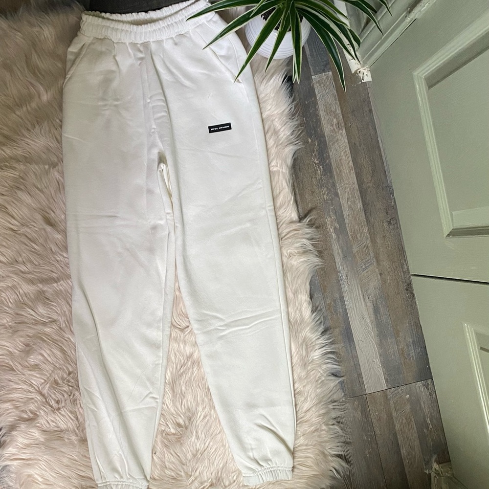 White Bralet & Jogger Set - Picture 2 of 6
